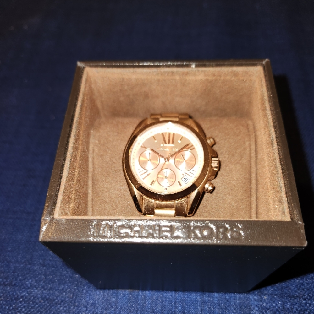 Michael Kors Rose Gold toned Watch for women MK5799